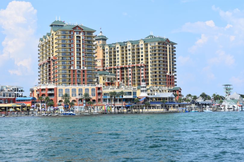 Summertime on the beach in Destin Florida Stock Photo - Alamy